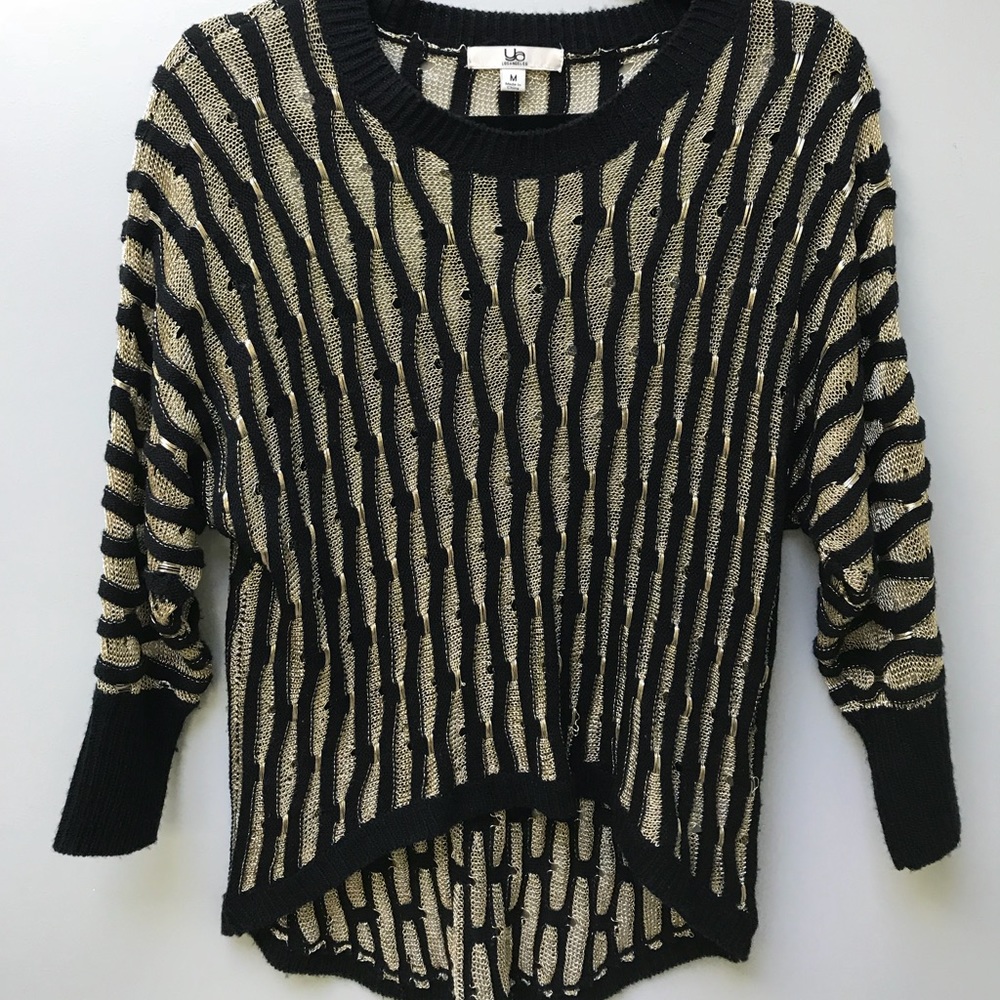 Sweater. Black and gold. YA Losangeles.